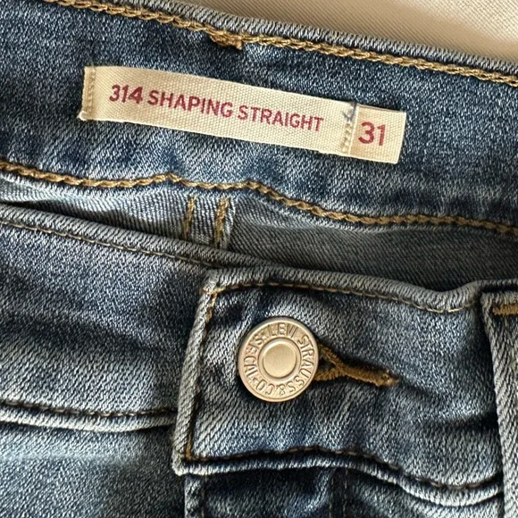 Levi’s 314 Shaping Straight Jeans - Picture 4 of 6